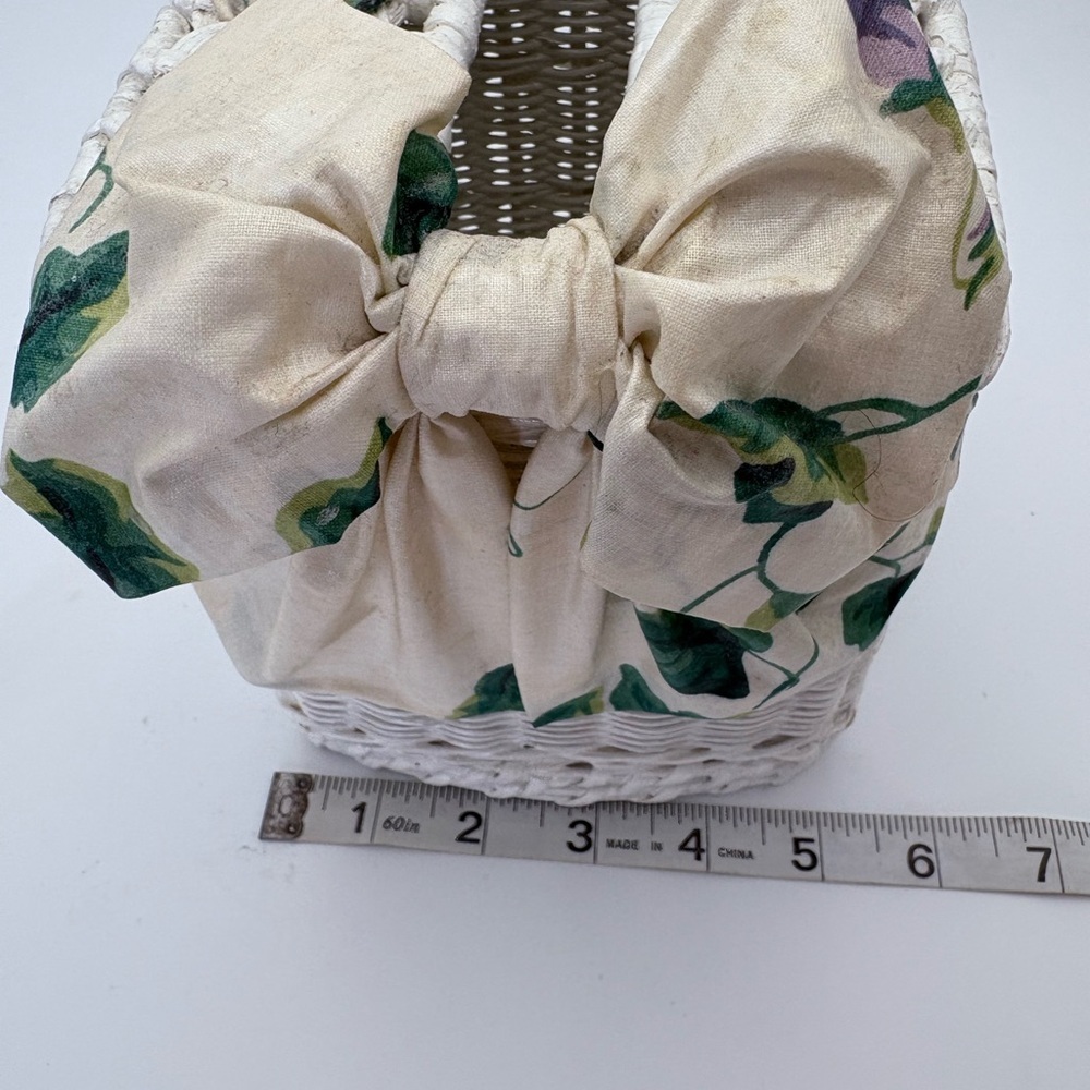 Vintage White Wicker Tissue Box with Paper Mache Decorative Bow - Picture 13 of 16